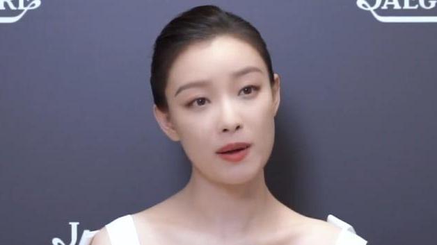 倪妮|明明是三个人的合影，倪妮被剪掉，杨颖和倪妮究竟发生了什么