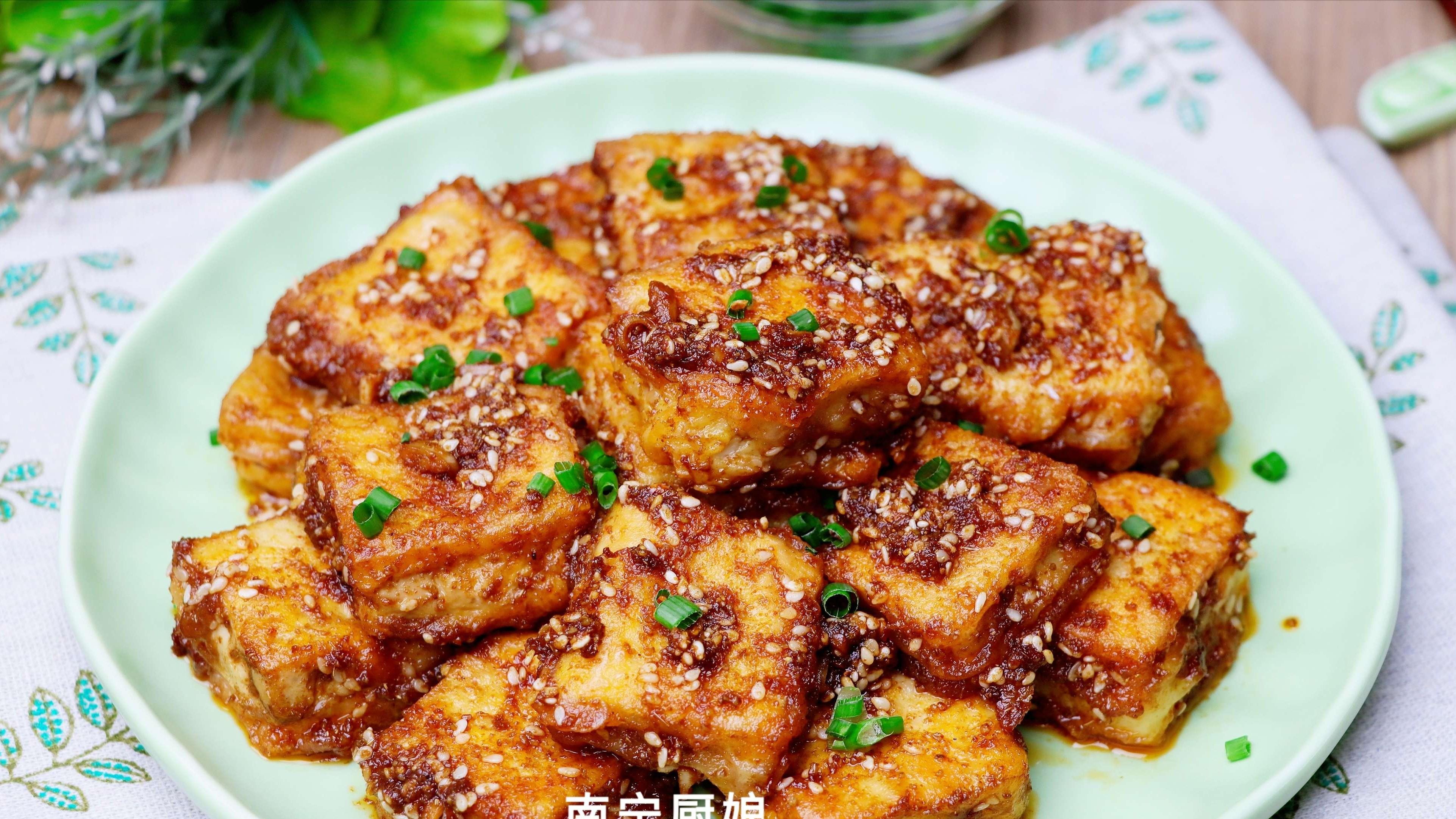 排骨|豆腐这做法比吃肉还过瘾，金黄诱人，外焦里嫩，5块钱做出一大盘