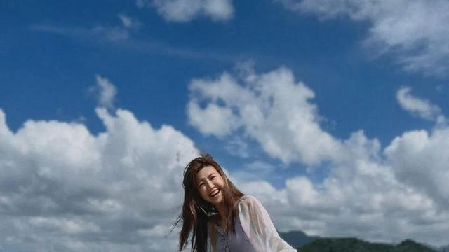 街拍|TVB女星30岁已有一对儿女！大晒泳衣遭网友嘲：阿婆款式