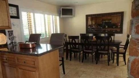 晒晒王宝强在美国的豪宅，周围都是荒无人烟，装修是80年代风格