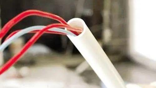 新房装修，水电改造这样开槽还敢要500一天的工费？我让他滚！