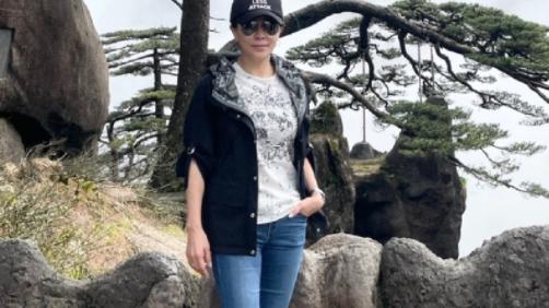 刘嘉玲|刘嘉玲真的是天生丽质，穿衣打扮太洒脱了，活出无数人的理想状态