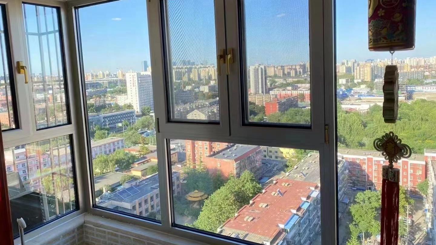 阳台和客厅之间要不要装门？你需要考虑这几点！