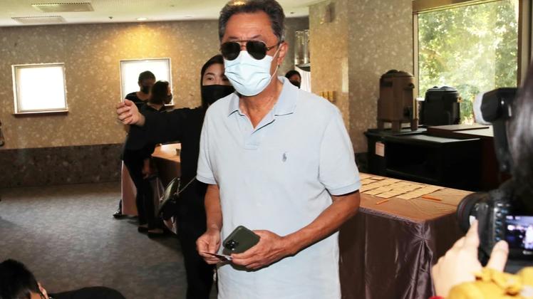 顾宝明|顾宝明追思会，金士杰等200人戴口罩到场，刘德华曾志伟送花