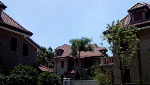 参观张雨绮住的豪宅，住在高档小区思南公馆，大门设计相当霸气