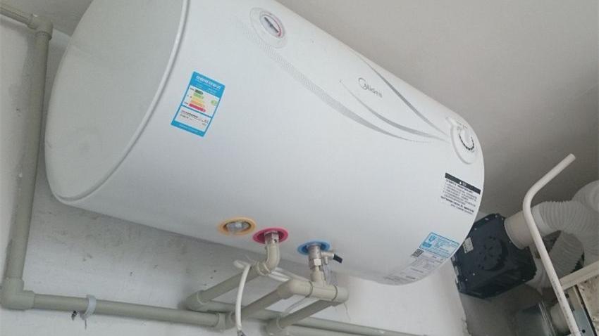 电热水器好还是燃气热水器好？看完这6点对比，就明白了