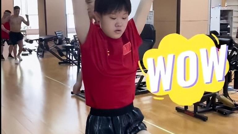 全红婵|真拼！全红婵最新苦练曝光：肉眼可见长高，锅盖头发型又抢镜了