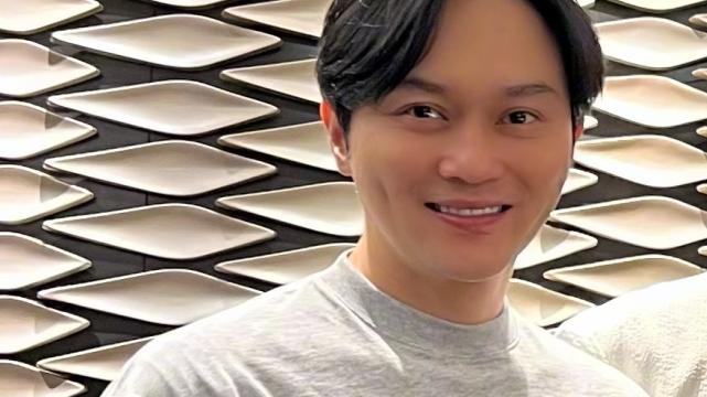 袁咏仪|张智霖袁咏仪吃美食，老夫老妻约会气氛浪漫，50岁靓靓素颜超美