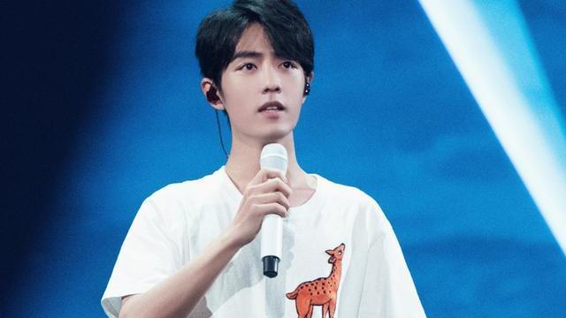 肖战|知名时尚作家转发肖战两张帅照，评价为“肖公子”，粉丝已经心动