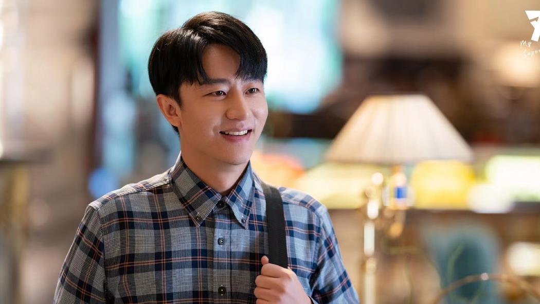 白百何|37岁的黄轩演门童被夸，38岁的白百何演空姐为何骂声一片？