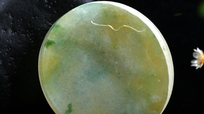 翡翠|翡翠饰品具有灵性，很多人都不相信，但佩戴后就能体会到