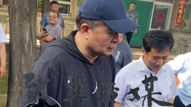 毕福剑|毕福剑复出录节目，种地开拖拉机引围观，笑容亲切超接地气