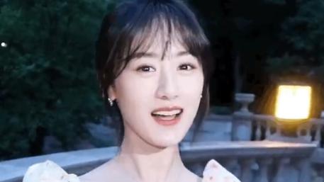 袁冰妍|袁冰妍和鞠婧祎撞衫！一个甜美公主风，一个精致仙女范，更喜欢她