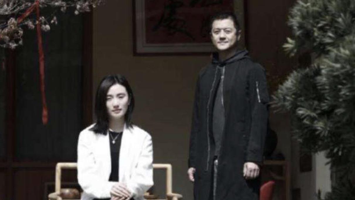 李亚鹏|李亚鹏承认与小19岁女友再婚，新娘系彝族模特，交往2年修成正果