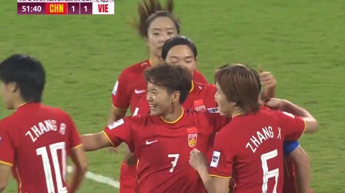 王霜|3-1！中国女足逆转，王霜独造3球，2分钟2次助攻，女梅西笑了