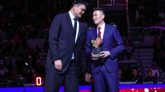 中国男篮|中国男篮宣布意外任命，45岁黑马当杜锋接班人，杨鸣王博集体落选