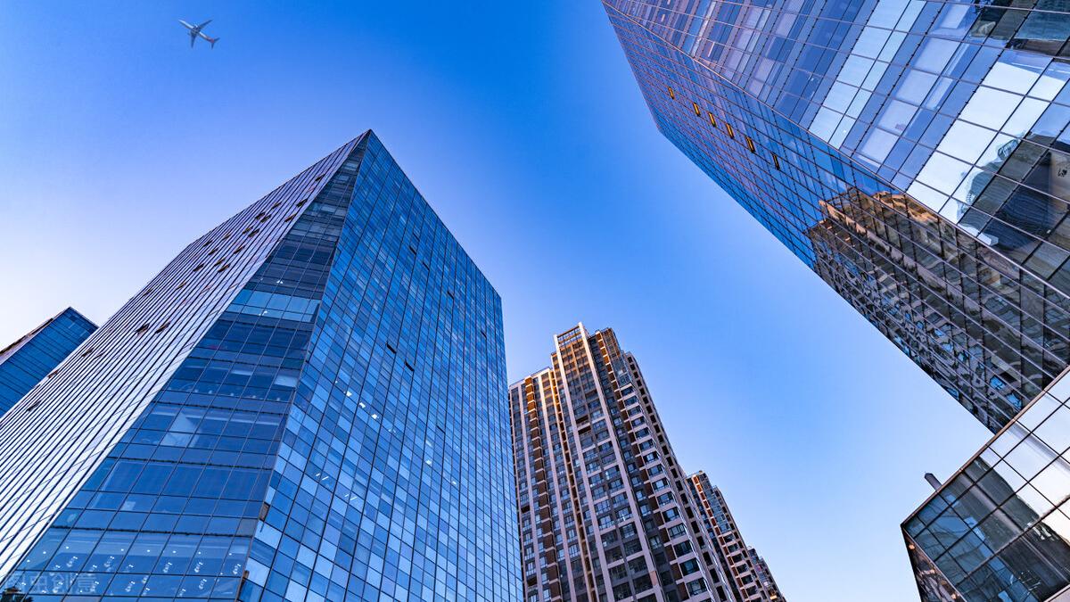 董宇辉|董宇辉告诉我们：只要有才华，命运之光总会照在你身上