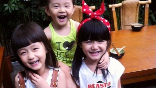 张籽沐|张籽沐14岁愈发漂亮，6岁弟弟已长大，姐弟合影都是高颜值