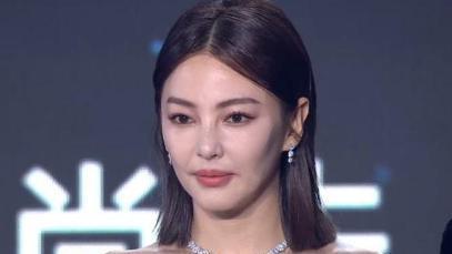 龚俊|时尚先生红毯造型曝光，龚俊杨芸晴尴尬撞衫，刘柏辛造型大胆抢镜