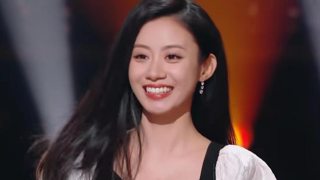 小姐姐|同样是《好声音》总冠军，把伍珂玥和单依纯一对比，差距就出来了