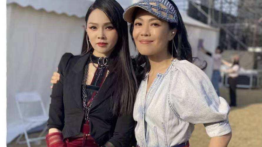 苏芒|发伊能静照片毁其婚礼，辉煌时章子怡花百万讨好，如今落魄无人理