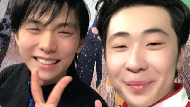 山东男篮|中日友谊的升华！羽生结弦、金博洋英雄相惜，在首都馆一起滑跪！