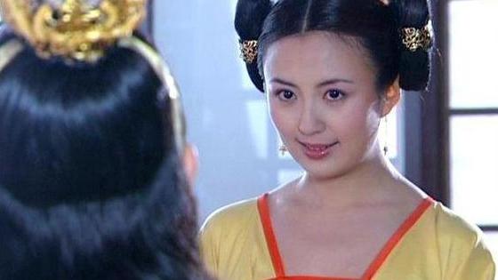 央视|17岁拍戏，25岁进央视，28岁怀孕丈夫成迷，现在儿子颜值超高！