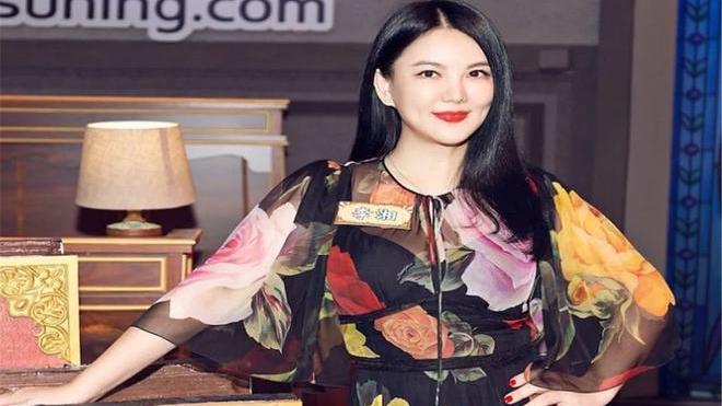 李湘|李湘自曝：我每天都吃燕窝，3万一斤，随便一个首饰都不低于千万