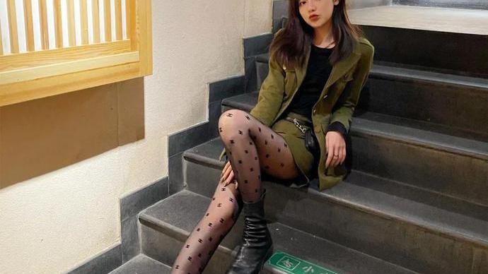 美娜|富二代秦奋的前女友，笑起来有点像朱茵，乃腾讯NBA最美女主播