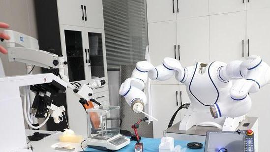 革命|“手术机器人”研发取得新进展？曾被美企垄断15年，如今已成功攻克