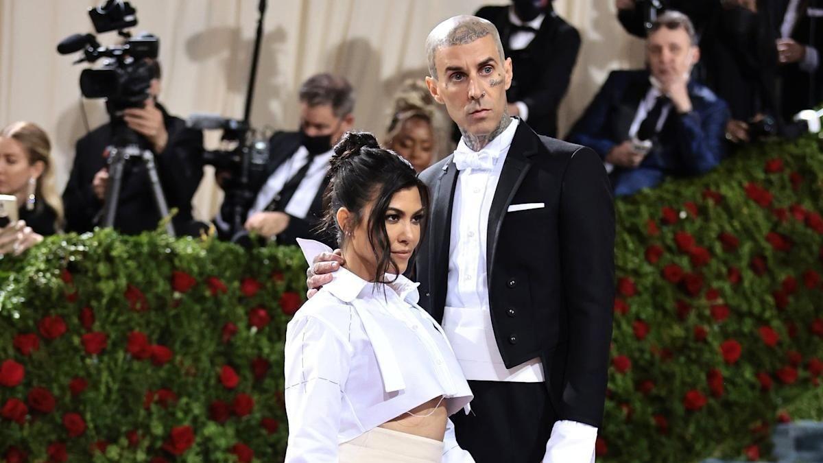 考特尼·卡戴珊|妈妈，不要接吻！模特考特妮卡戴珊9岁的女儿 ，对新爸爸提出抗议