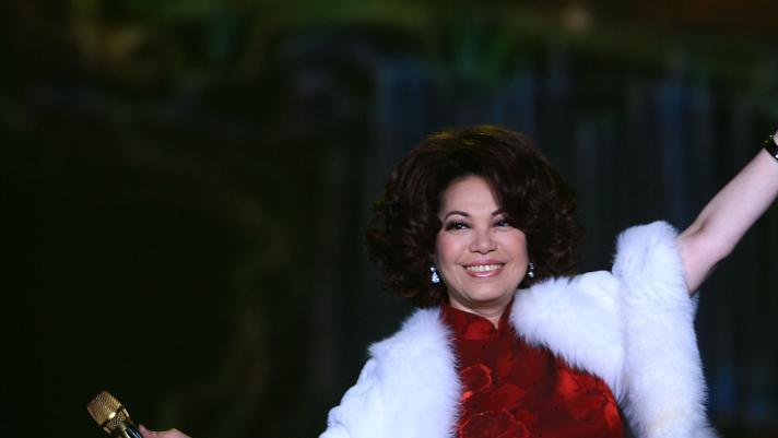 蔡琴：28岁嫁初恋，忍受10年无性婚姻却遭背叛，64岁仍然孤身一人