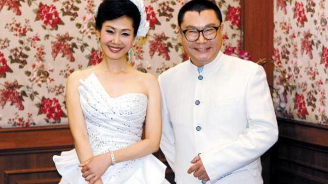 尹相杰|她曾捧红大衣哥，婚后遭丈夫背叛，如今与尹相杰相依为命！