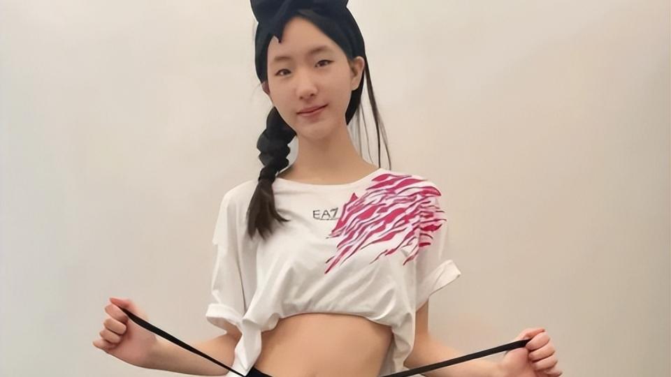小S|小S16岁女儿爆照，运动服扎下摆露腰肢，被称为台湾最强星二代