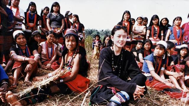 杨丽萍|杨丽萍宣布解散舞蹈团，金星发文隔空回应，恩怨再次延续