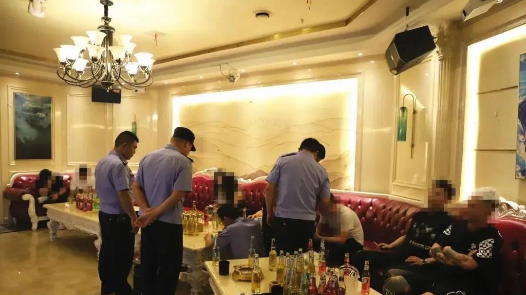 岳阳某ktv涉嫌有偿陪侍, 15人被刑拘!
