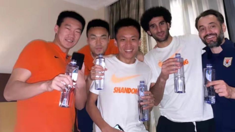 泰山队|晚上9点！曝泰山队46人离队：金靴+外援+铁卫都走了，还有1人留洋