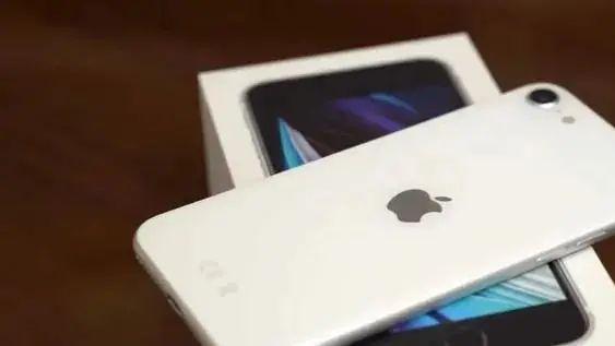 快2023年了，iPhone SE3还值得买吗？