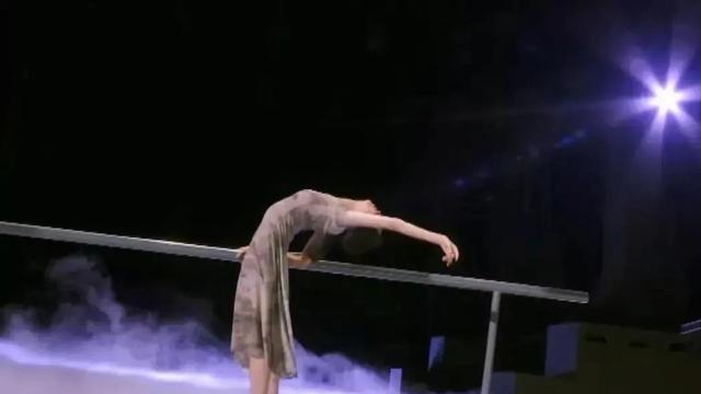 莫文蔚|《浪姐3》下一位人气王预定，小蛮腰盈盈一握，大长腿比肩莫文蔚