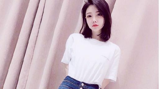 冯提莫|“皱巴巴”的紧身牛仔裤，冯提莫再现170身高，感觉不现实！