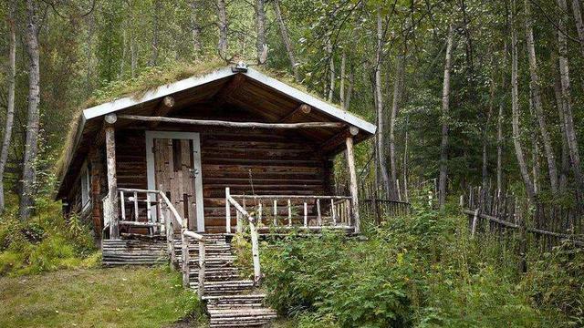 露营|?去俄旅游，看到美观的小木屋尽量绕开，当地人表示非常的危险