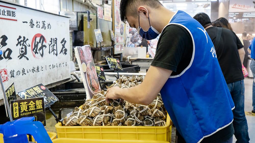 台湾美食阿布潘水产秋蟹季老饕快来！大闸蟹、黄金蟹、帝王蟹肥美大只，蟹膏多又浓！
