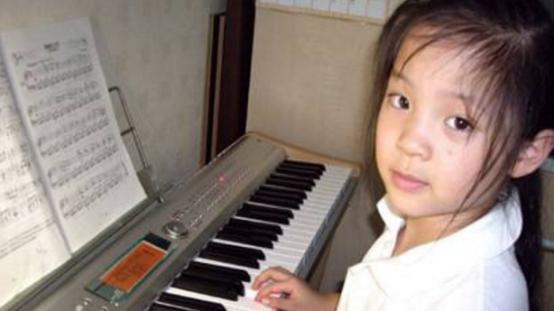 童星|和那些长残的童星相比，这些童星却越长越好看，成了娱乐圈的顶流