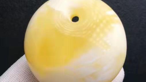 蜜蜡|蜜蜡是透的好？还是不透的好？