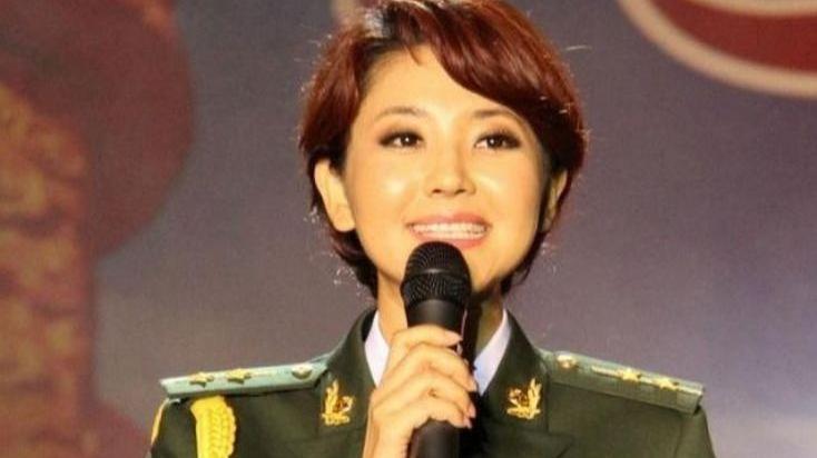 方琼|央视主持人方琼：15岁丧父，29岁嫁大8岁副台长，如今成人生赢家