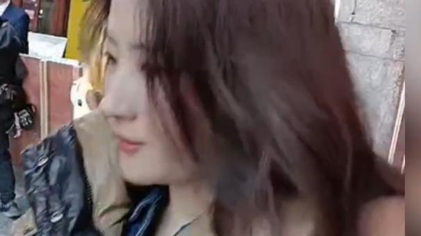 黄晓明|黄晓明家里摆着他和刘亦菲的大幅合照！网友：怪不得baby和他离婚