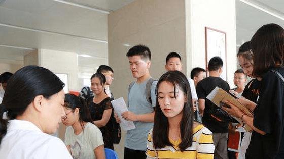 大学生|“没脸回家乡了”，农村学子含泪痛诉，揭露了当下现实的残忍！