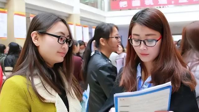 |会计专业毕业生“烂大街”？起步工资才2000？答案与想的可能不同