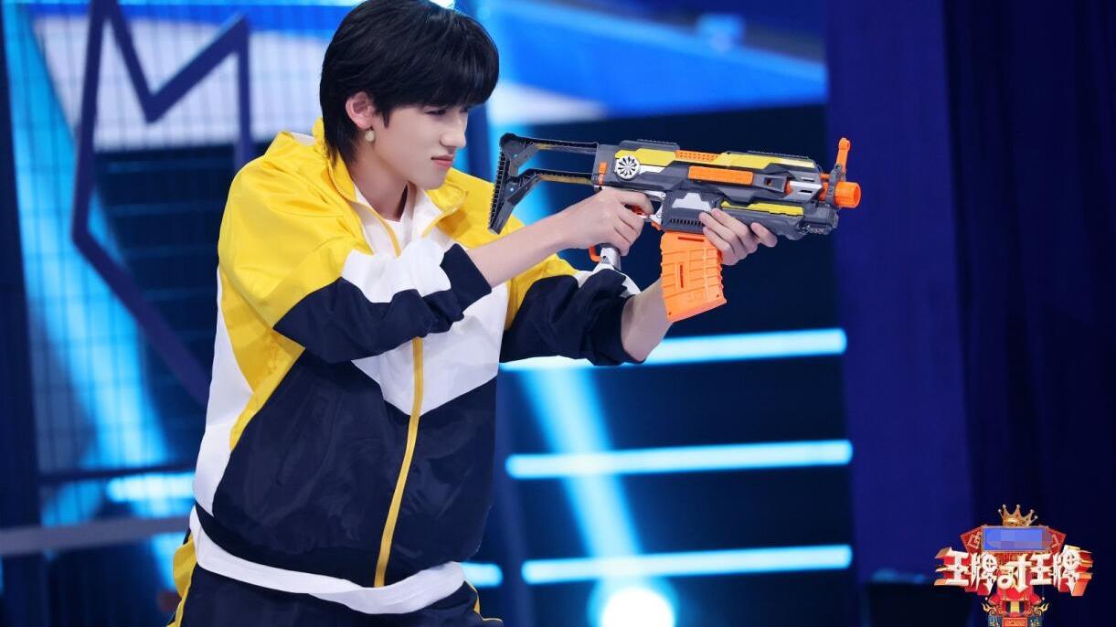 关晓彤|关晓彤的“真实”，让观众彻底明白了华晨宇在《王牌》有多尴尬