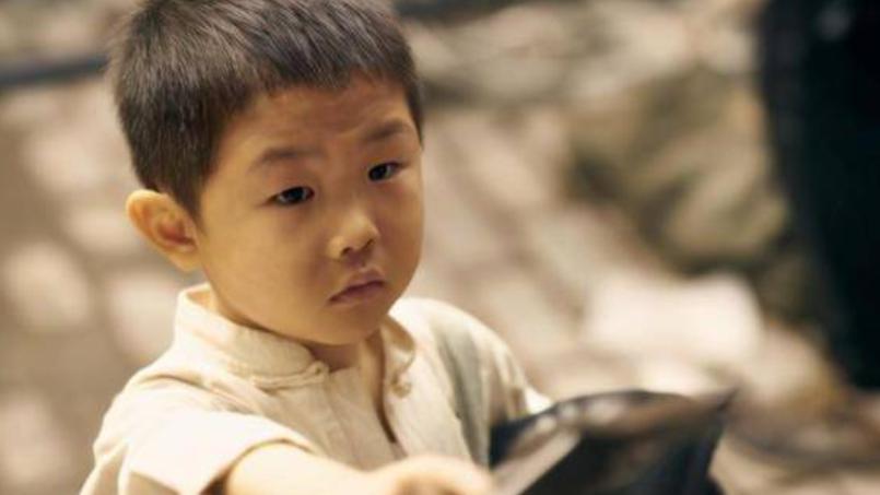 张峻豪|三岁爆红，被父母送去参加表演，如今会变成现在的样子